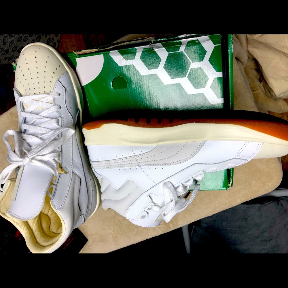 Puma hi top sz10 wore once at all white party